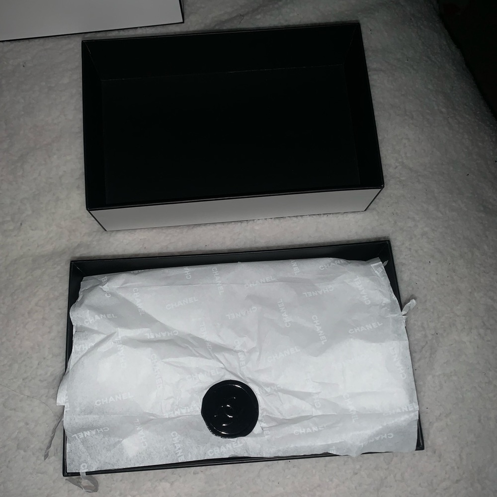 Chanel Gift Box - Picture 5 of 11